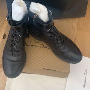 Massimo Dutti Black Leather Ankle Boots